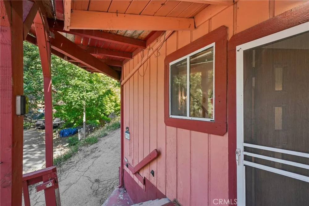 23840 Zuger Drive Crestline, CA 92325
