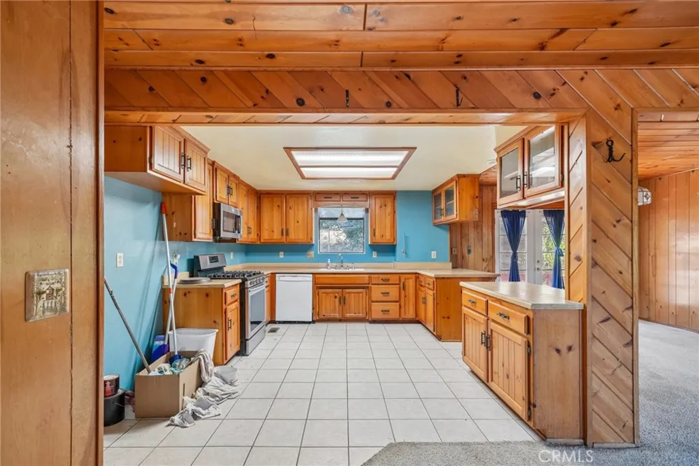 23840 Zuger Drive Crestline, CA 92325