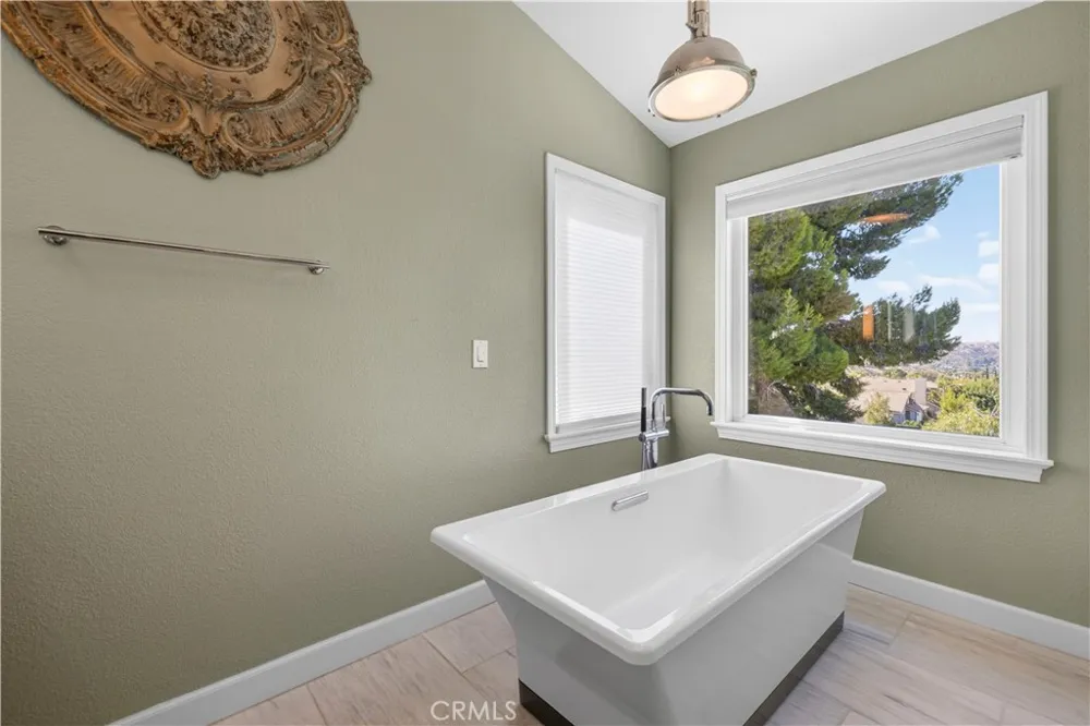 21658 Canyon Heights Circle Saugus, CA 91390