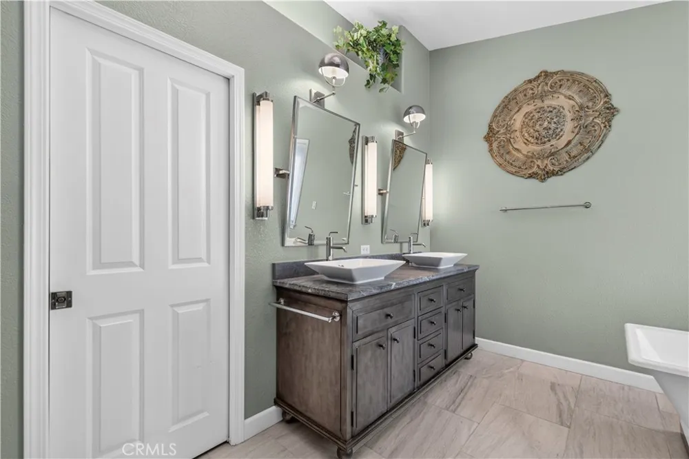 21658 Canyon Heights Circle Saugus, CA 91390