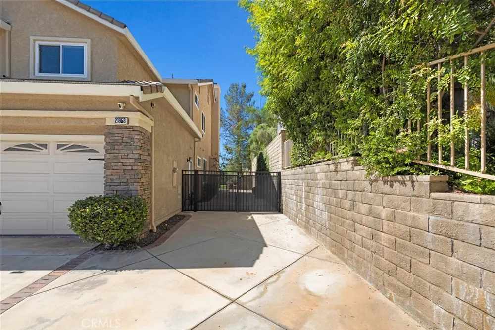 21658 Canyon Heights Circle Saugus, CA 91390