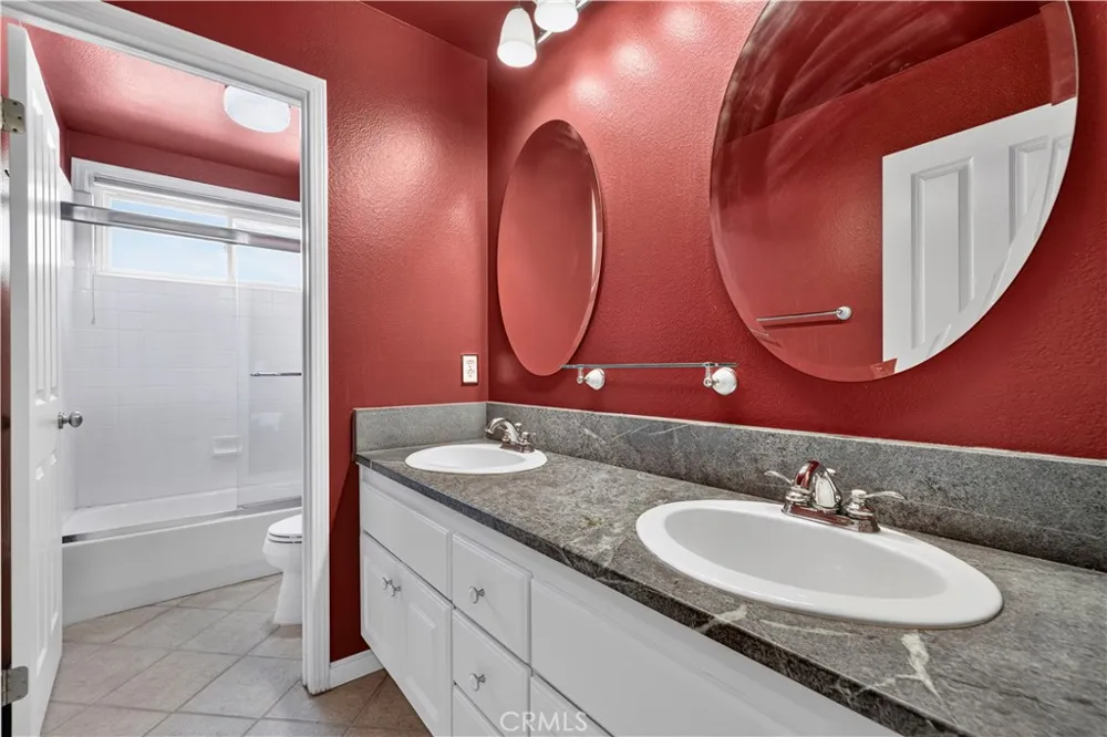 21658 Canyon Heights Circle Saugus, CA 91390