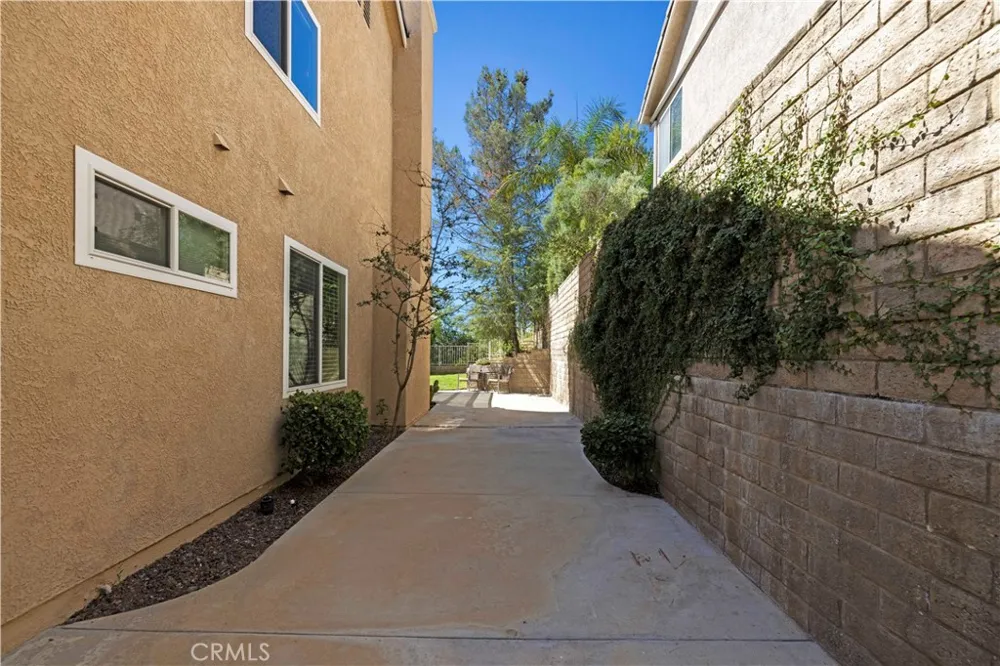 21658 Canyon Heights Circle Saugus, CA 91390