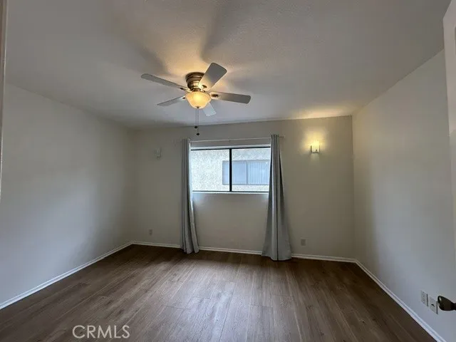 22865 Del Valle Woodland Hills, CA 91364