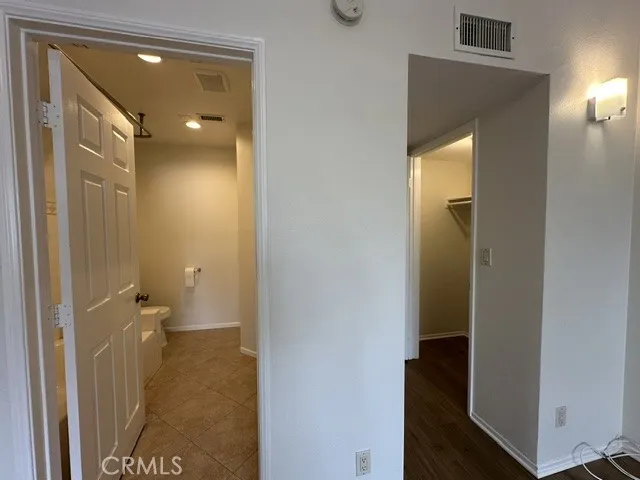 22865 Del Valle Woodland Hills, CA 91364