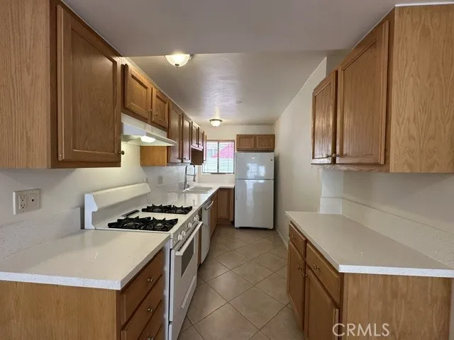 22865 Del Valle Woodland Hills, CA 91364