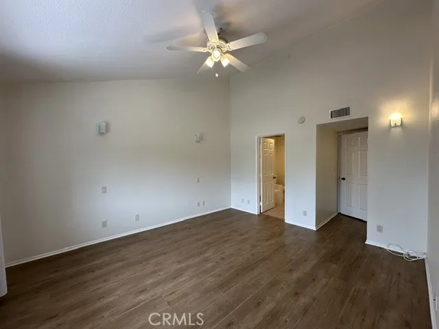 22865 Del Valle Woodland Hills, CA 91364