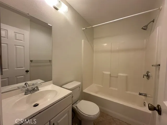 22865 Del Valle Woodland Hills, CA 91364