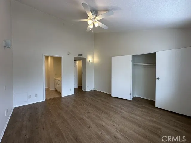 22865 Del Valle Woodland Hills, CA 91364