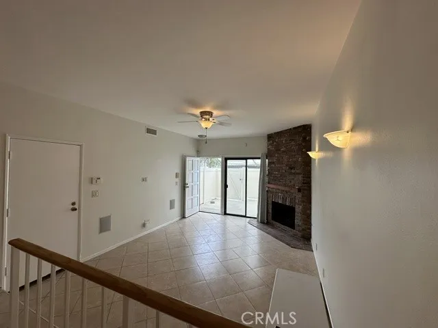 22865 Del Valle Woodland Hills, CA 91364
