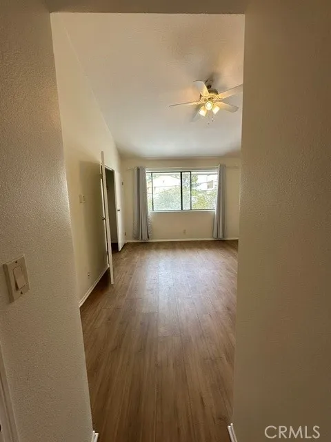 22865 Del Valle Woodland Hills, CA 91364