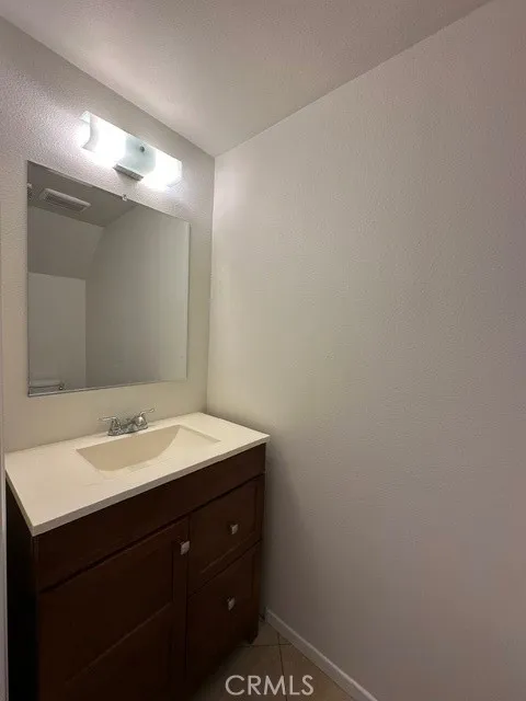 22865 Del Valle Woodland Hills, CA 91364