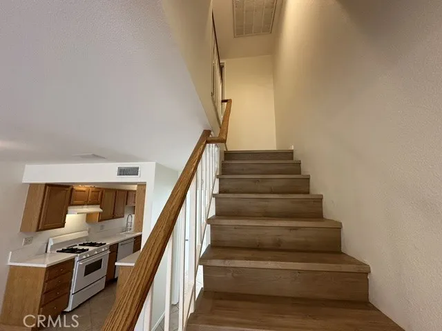 22865 Del Valle Woodland Hills, CA 91364