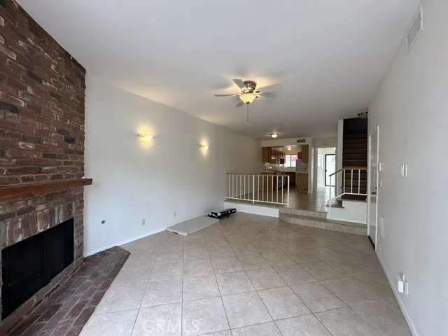 22865 Del Valle Woodland Hills, CA 91364