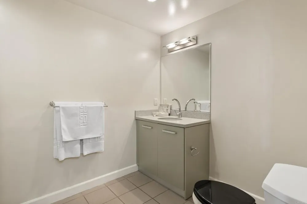 550 Seagaze Drive #7 Oceanside, CA 92054
