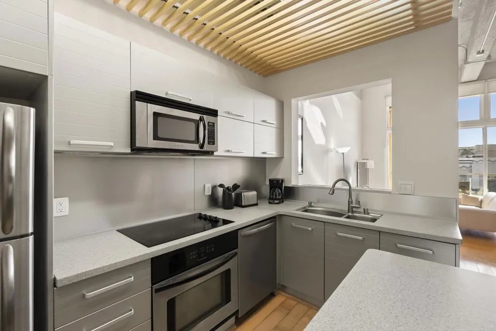 550 Seagaze Drive #7 Oceanside, CA 92054