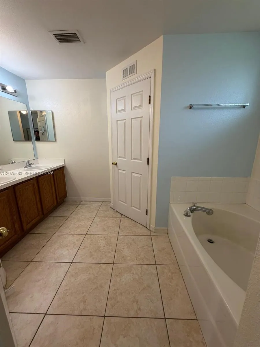 653 Bluebill Ct Poinciana, FL 34759