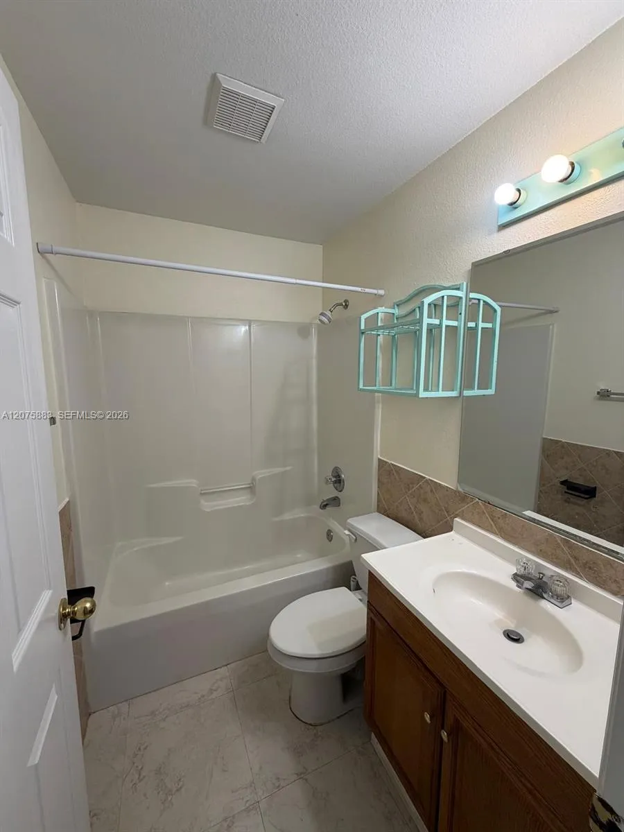 653 Bluebill Ct Poinciana, FL 34759