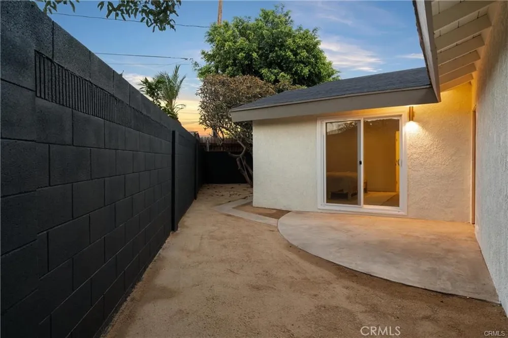 2101 Hathaway Santa Ana, CA 92705