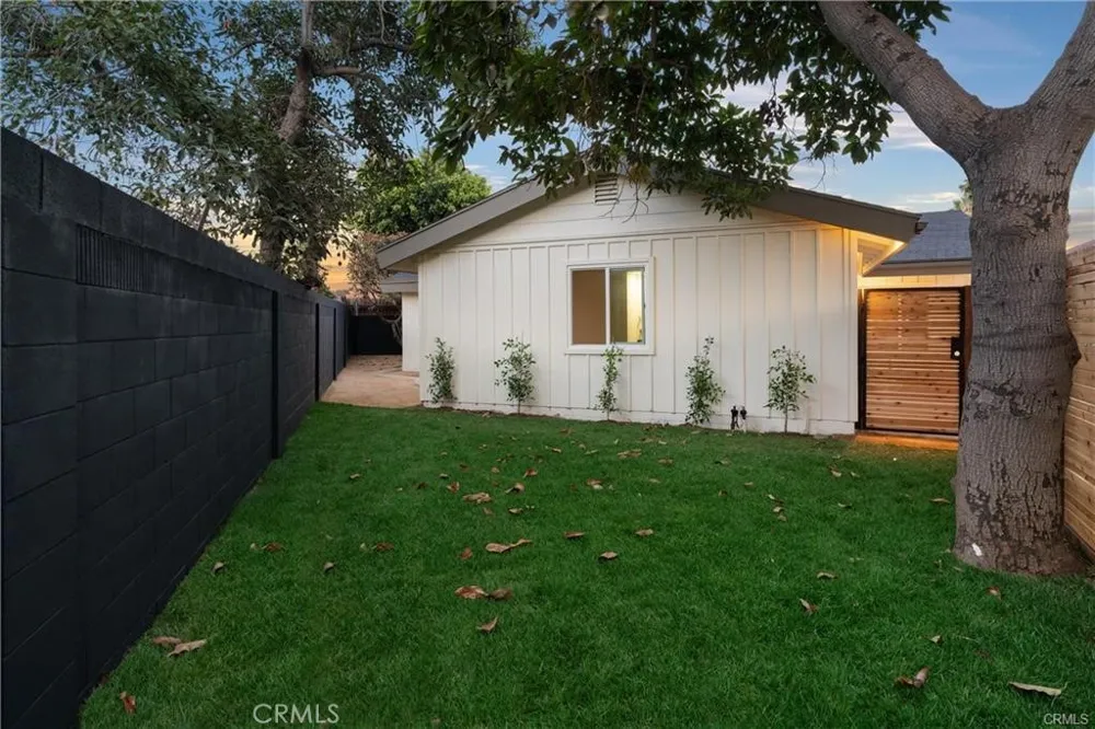 2101 Hathaway Santa Ana, CA 92705