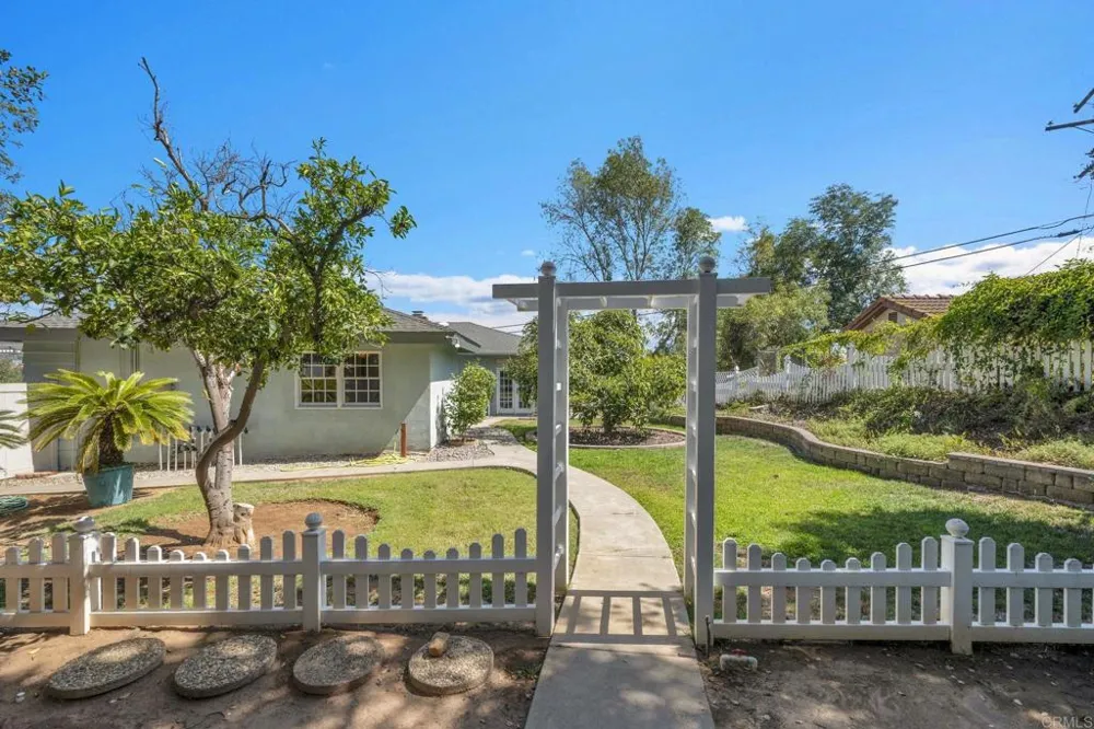 1752 Grove Road El Cajon, CA 92020