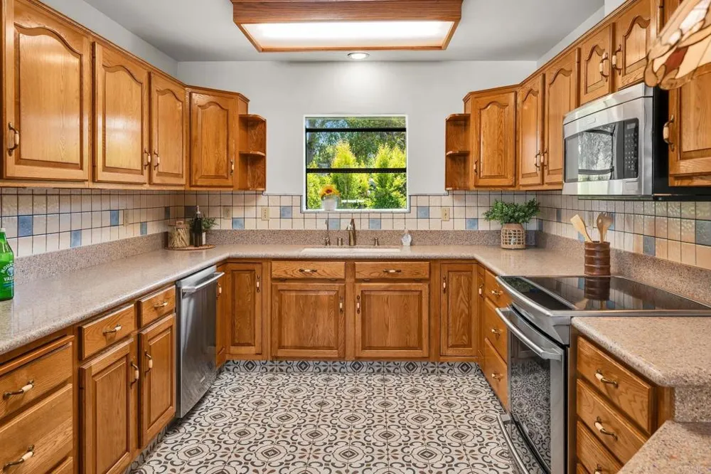 1752 Grove Road El Cajon, CA 92020