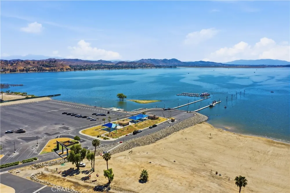 14603 Fair Oak Lake Elsinore, CA 92530