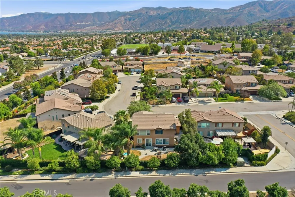 14603 Fair Oak Lake Elsinore, CA 92530