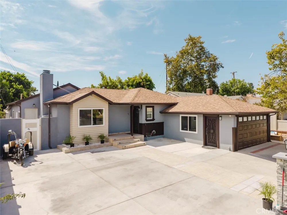 7725 Loma Verde Avenue Canoga Park, CA 91304
