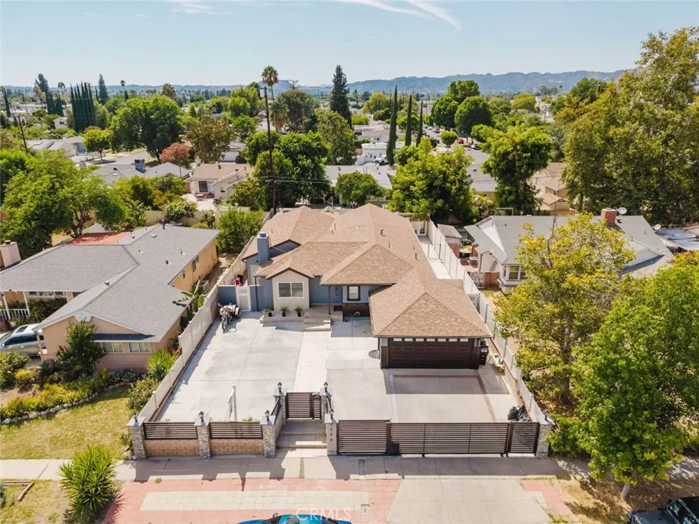 7725 Loma Verde Avenue Canoga Park, CA 91304