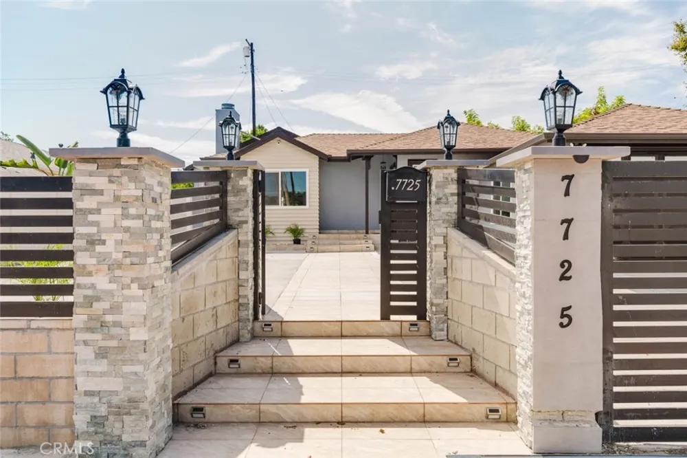7725 Loma Verde Avenue Canoga Park, CA 91304
