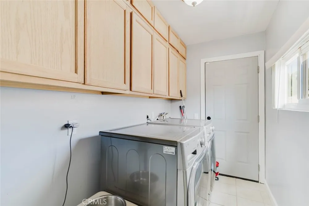 7725 Loma Verde Avenue Canoga Park, CA 91304