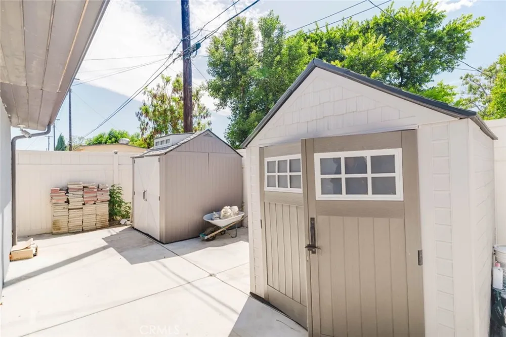 7725 Loma Verde Avenue Canoga Park, CA 91304