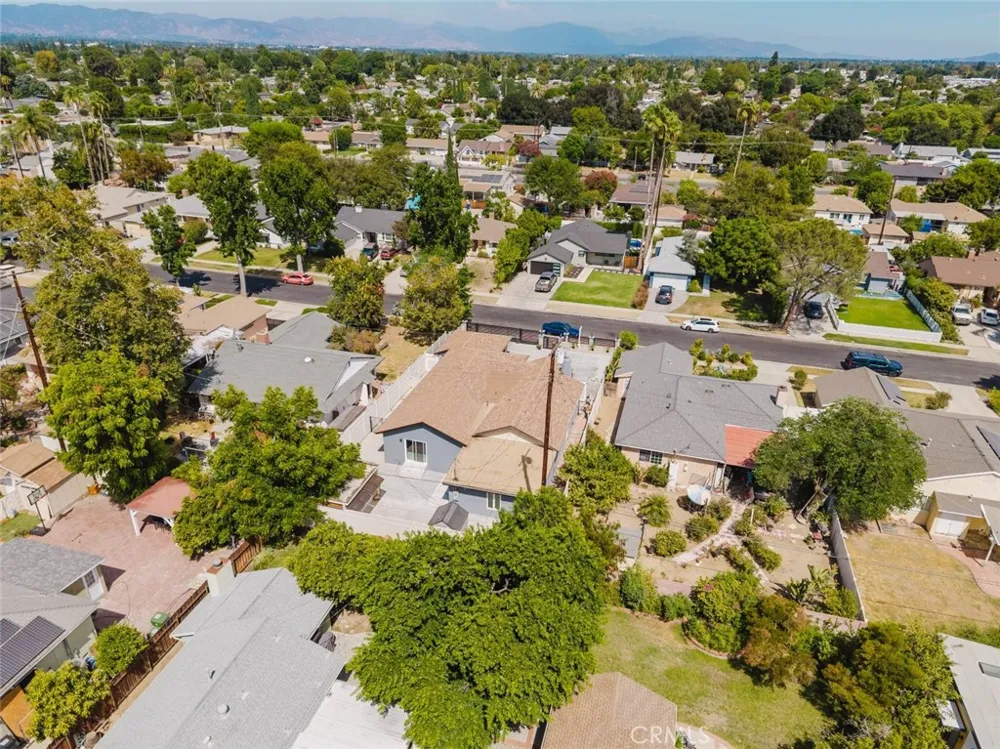 7725 Loma Verde Avenue Canoga Park, CA 91304