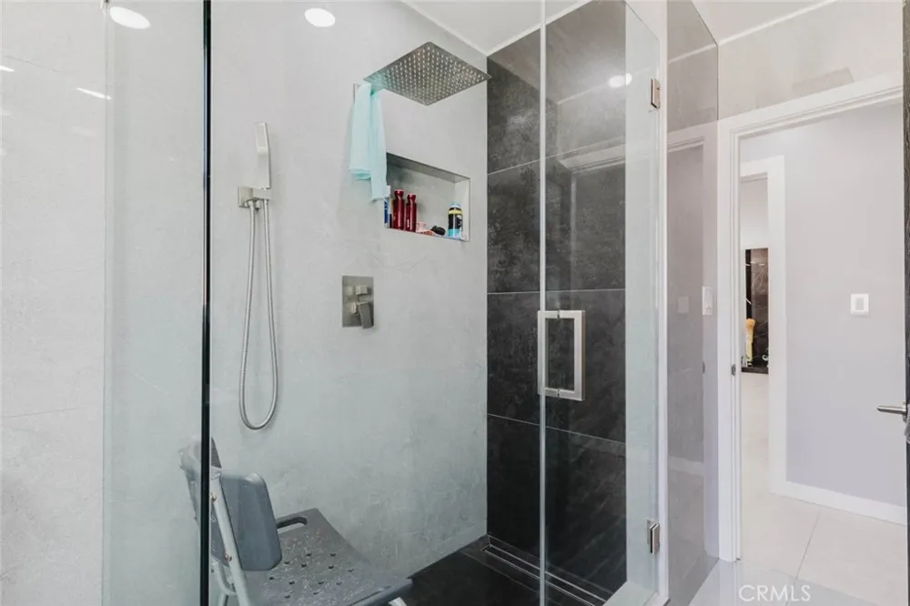 7725 Loma Verde Avenue Canoga Park, CA 91304