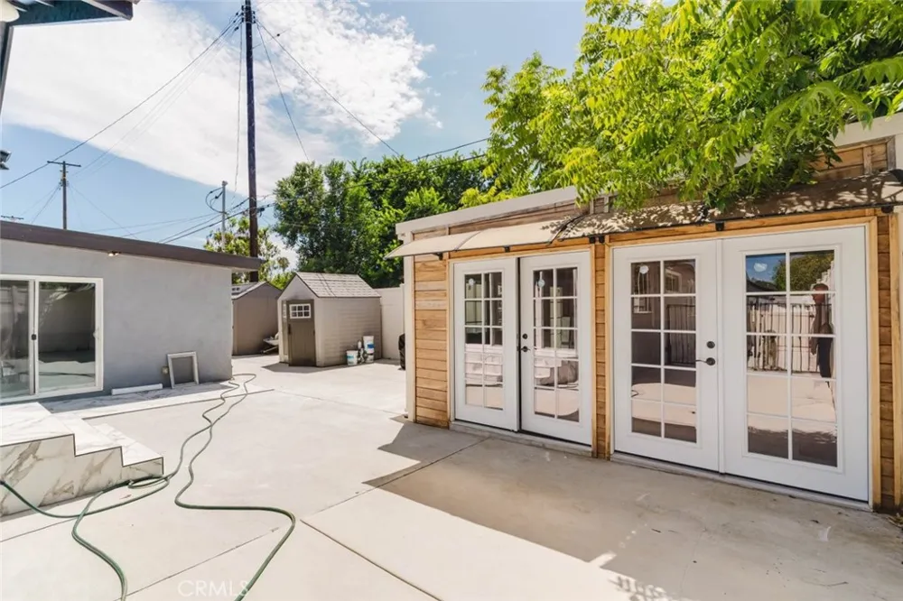 7725 Loma Verde Avenue Canoga Park, CA 91304