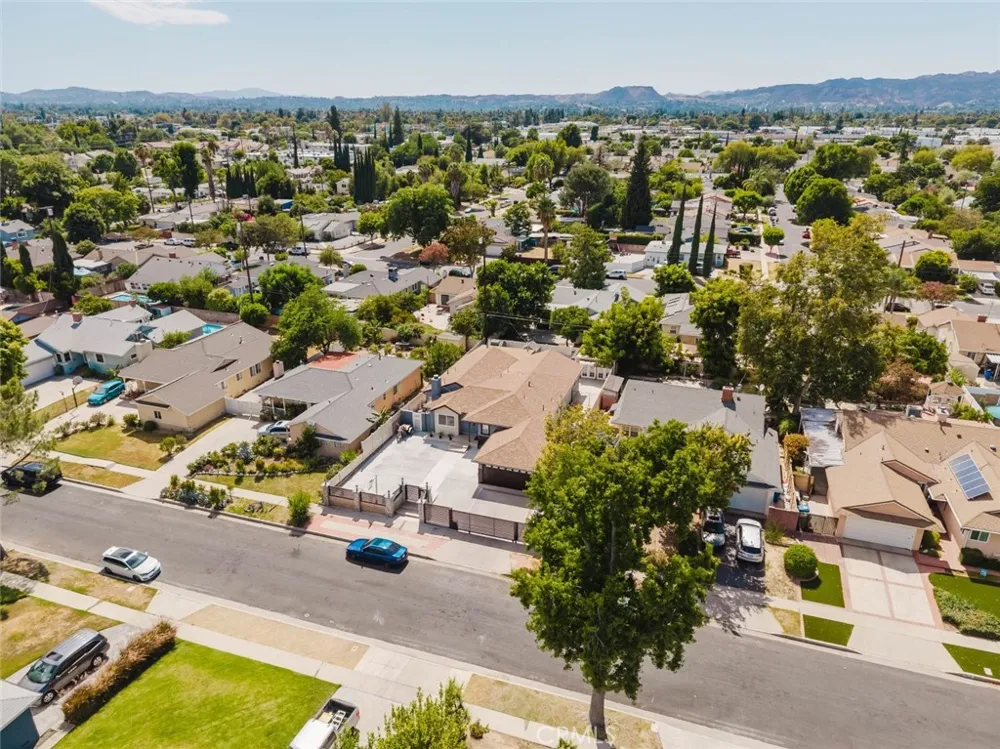 7725 Loma Verde Avenue Canoga Park, CA 91304