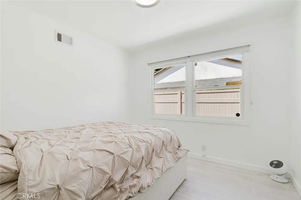 7725 Loma Verde Avenue Canoga Park, CA 91304