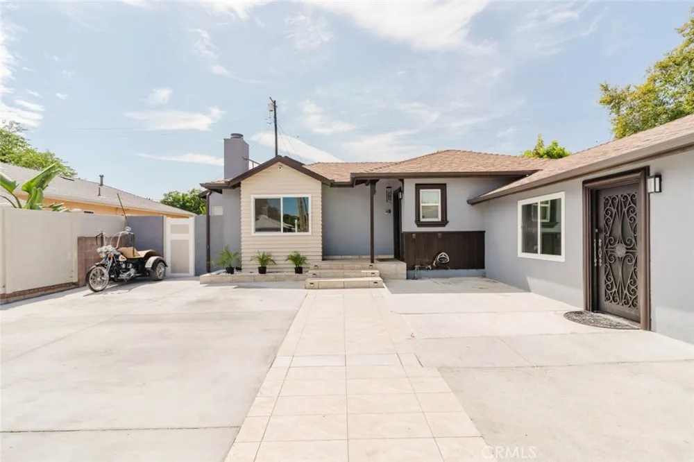 7725 Loma Verde Avenue Canoga Park, CA 91304