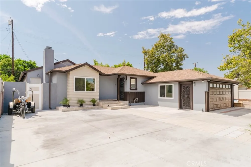 7725 Loma Verde Avenue Canoga Park, CA 91304