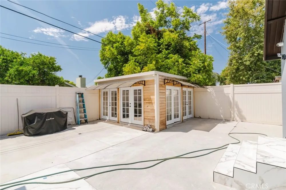7725 Loma Verde Avenue Canoga Park, CA 91304