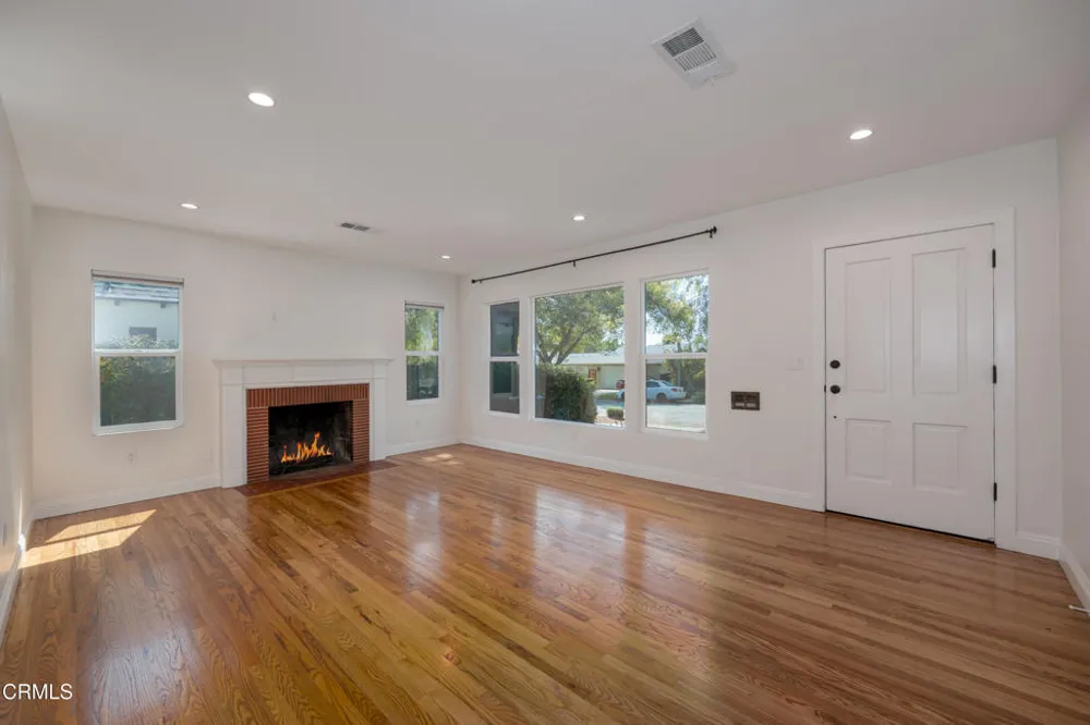 2065 Casa Grande Pasadena, CA 91104