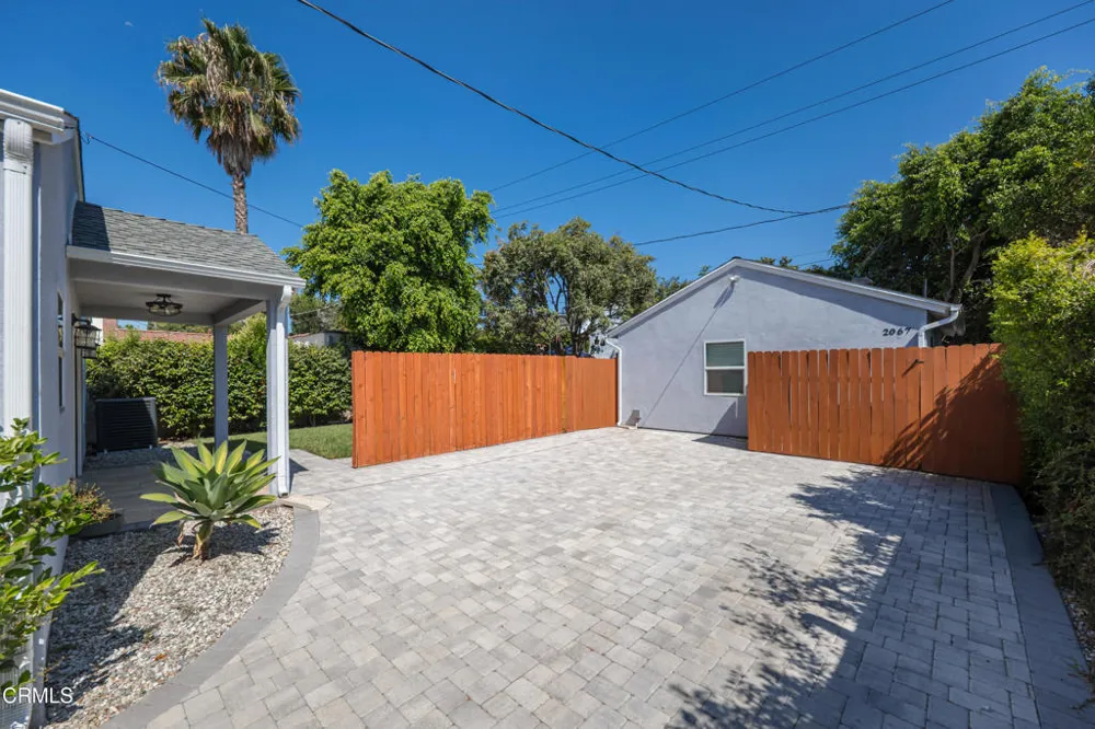2065 Casa Grande Pasadena, CA 91104