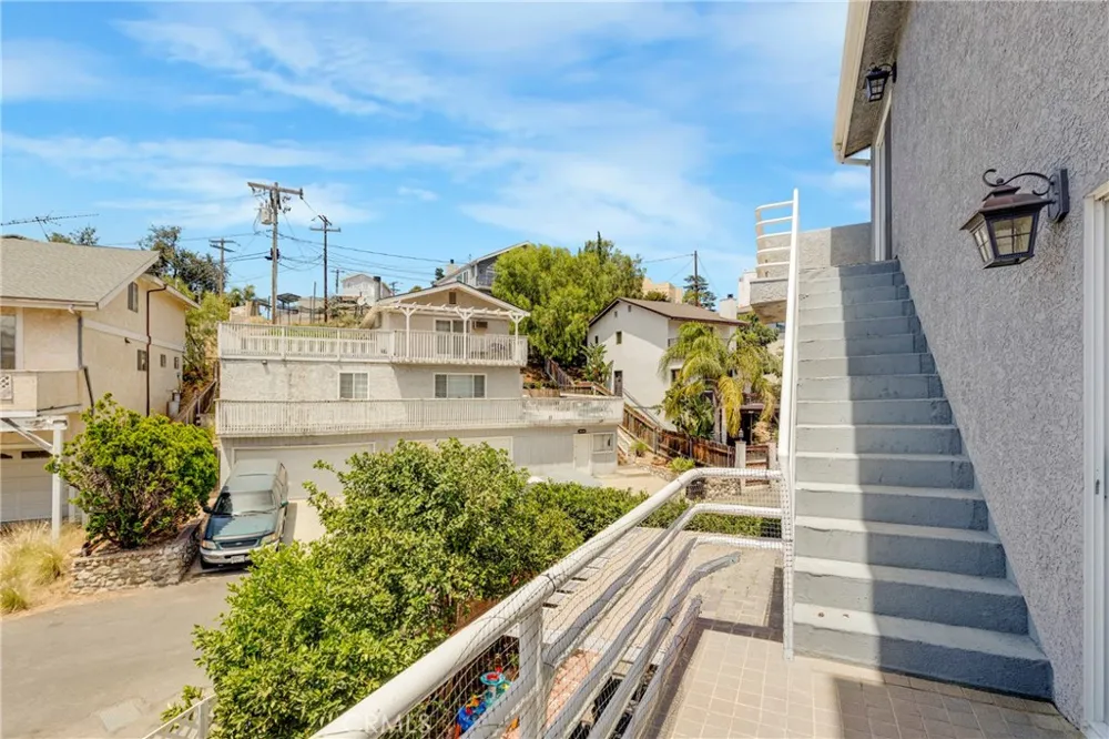 21492 Arapahoe Trail Chatsworth, CA 91311