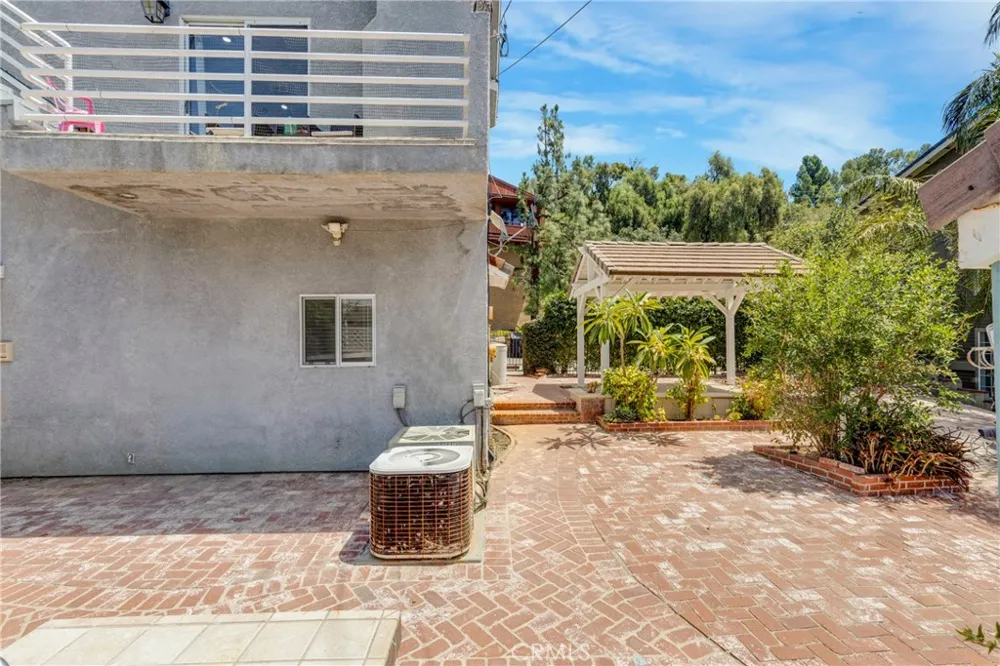 21492 Arapahoe Trail Chatsworth, CA 91311