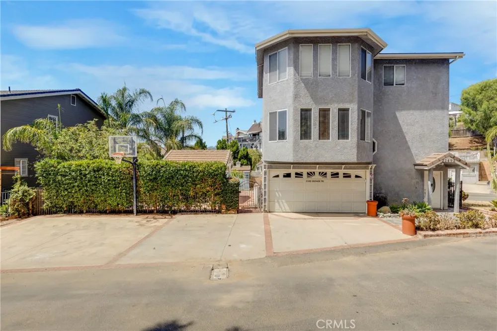21492 Arapahoe Trail Chatsworth, CA 91311