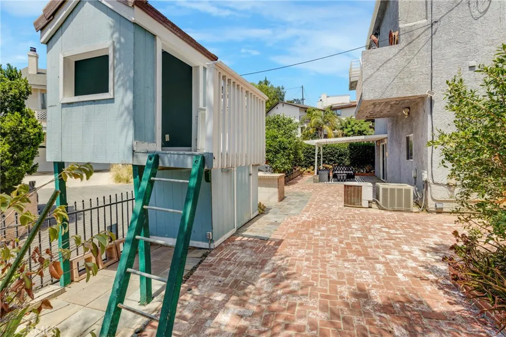 21492 Arapahoe Trail Chatsworth, CA 91311