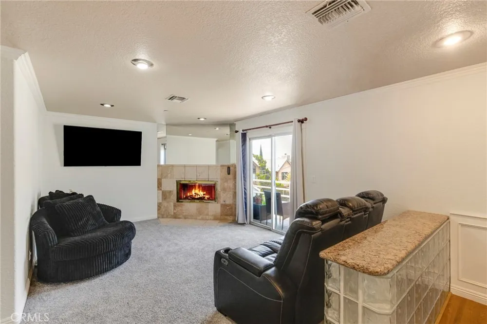 21492 Arapahoe Trail Chatsworth, CA 91311
