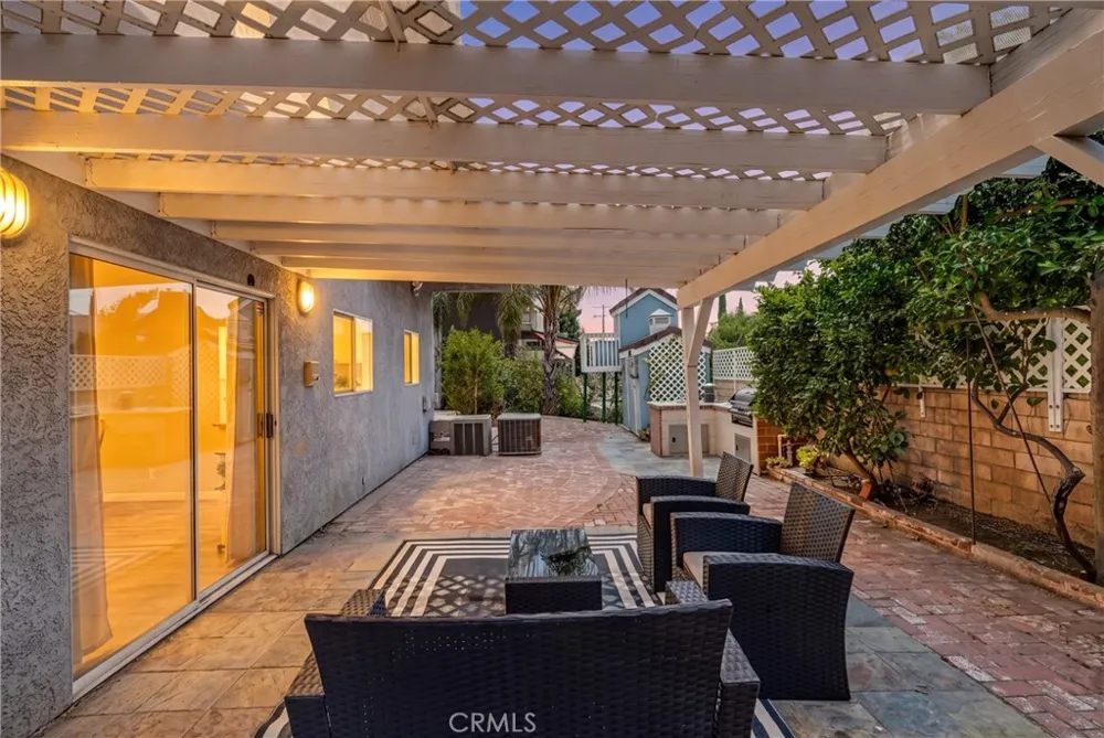21492 Arapahoe Trail Chatsworth, CA 91311