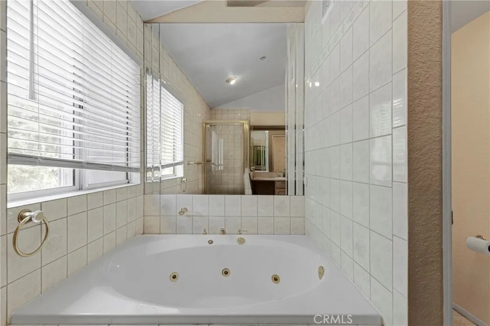 21492 Arapahoe Trail Chatsworth, CA 91311